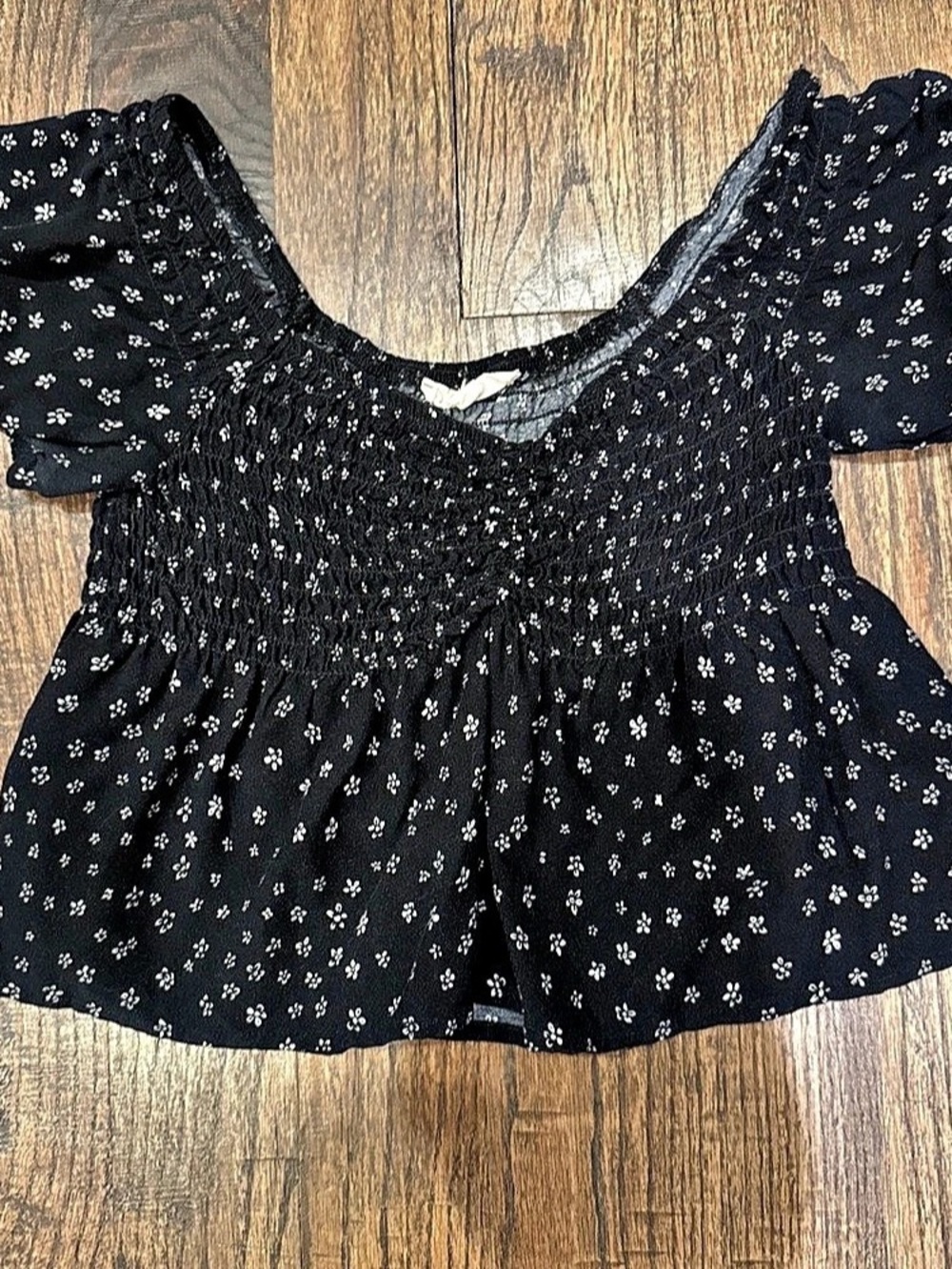 LA Hearts Floral Puff Sleeve Top in Black & White Size Small Like New